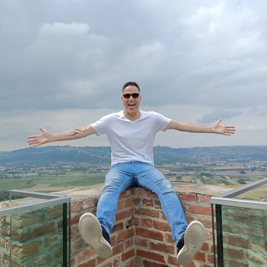 Roger Bissell is an Italian wine expert based in Piemonte, Italy